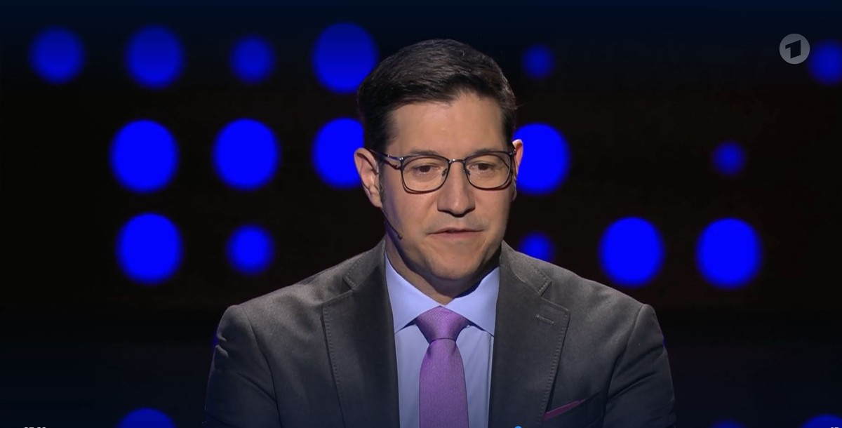 Sebastian Jacoby bekommt für sein Angebot Buhrufe.