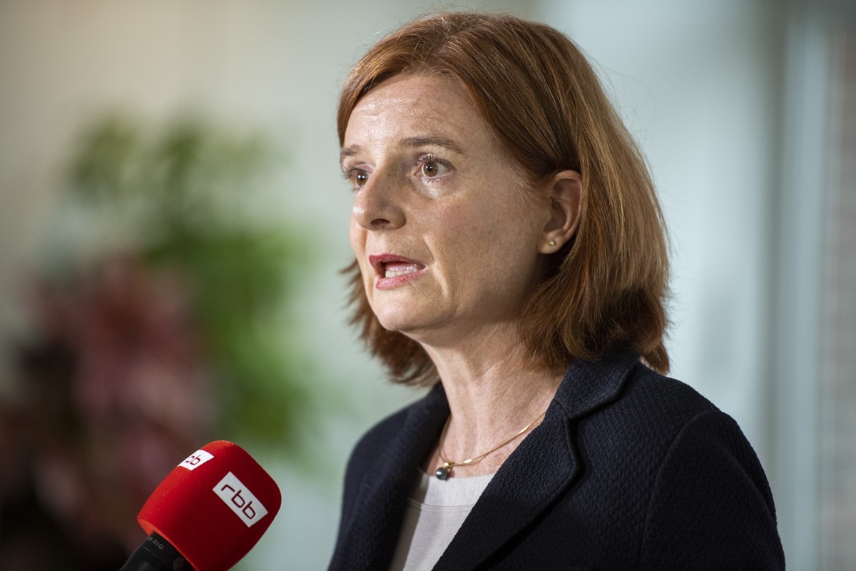 07.09.2022, Brandenburg, Potsdam: Katrin Vernau, neue Interimsintendantin beim RBB, spricht bei einer Pressekonferenz nach der RBB-Rundfunkratssitzung. Vernau wurde bei der Sitzung zur Interimschefin  ...
