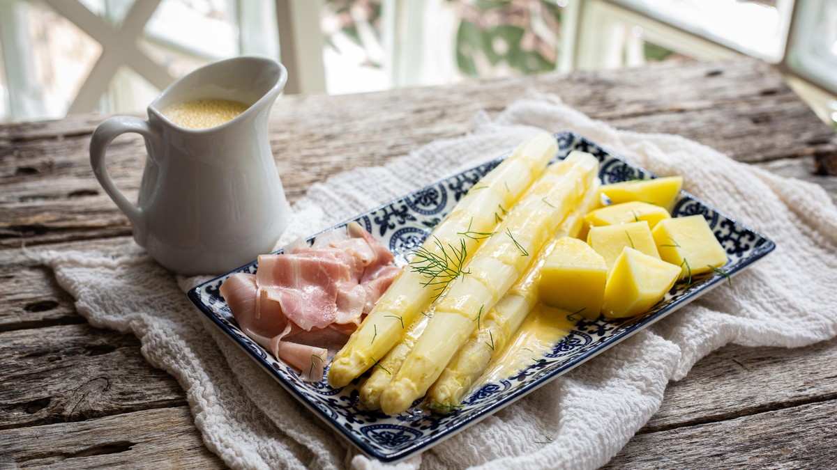Sauce hollandaise selbst machen: Wie dir die perfekte Spargelbeilage ...
