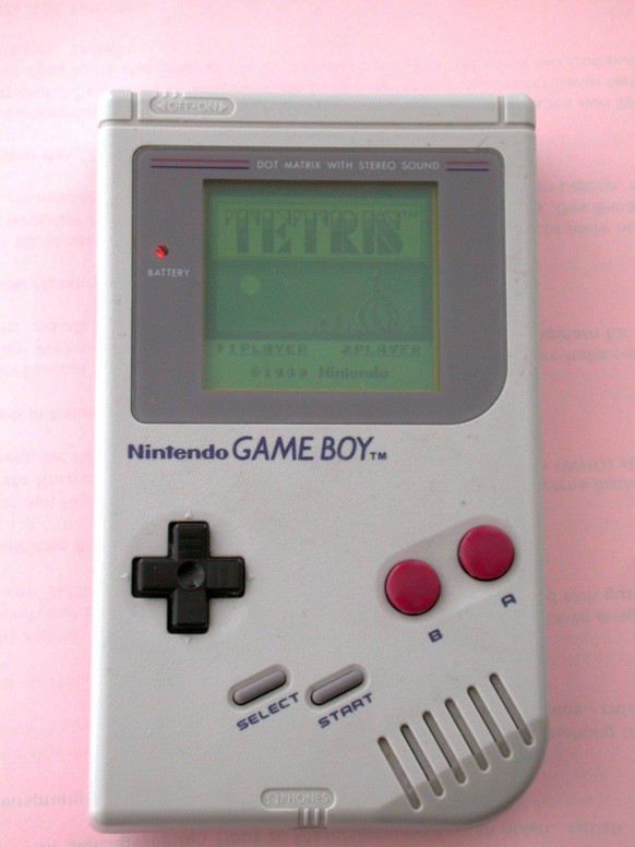 Der erste Game Boy, nur real mit Tetris (und Super Mario)