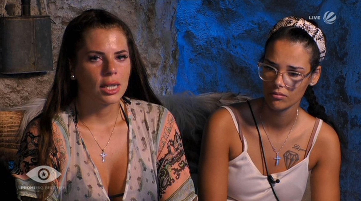 Jenny und Elene wurden für ihren Regelverstoß bestraft.