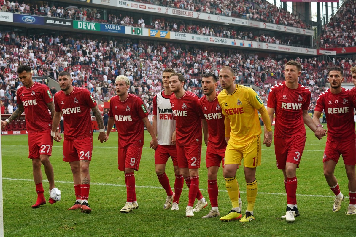 Fussball, 1.BL Saison 2023/2024, 1.FC Köln- VfL Bochum , 06.04.2024, Rheinenergiestadion Köln, Davis Selke, Jeff Chabot, Luca Waldschmidt, Benno schmidt, Sargis Adamyan, Marvin Schwäbe,Dominique heint ...