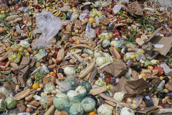 Vom Plastik getrennt, können Lebensmittelabfälle weiter verarbeitet werden.