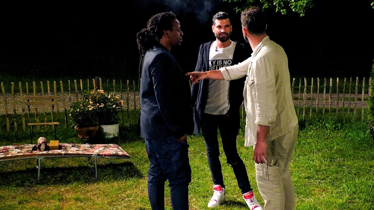 V.l.: Mola Adebisi, Mike Cees-Monballijn und Yasin Cilingir.
Die Verwendung des sendungsbezogenen Materials ist nur mit dem Hinweis und Verlinkung auf TVNOW gestattet.