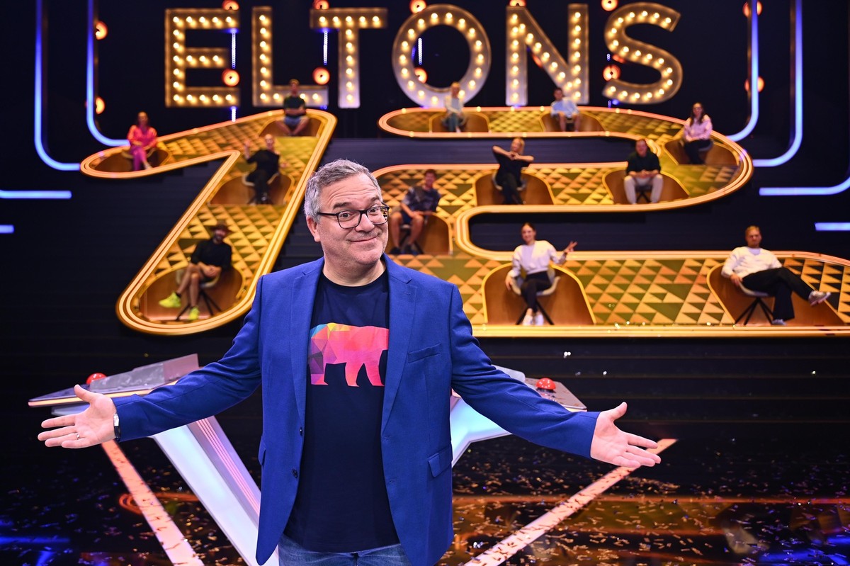 Elton begrüßt 12 Let´s Dance Stars zum Duell.

+++ Die Verwendung des sendungsbezogenen Materials ist nur mit dem Hinweis und Verlinkung auf RTL+ gestattet. +++