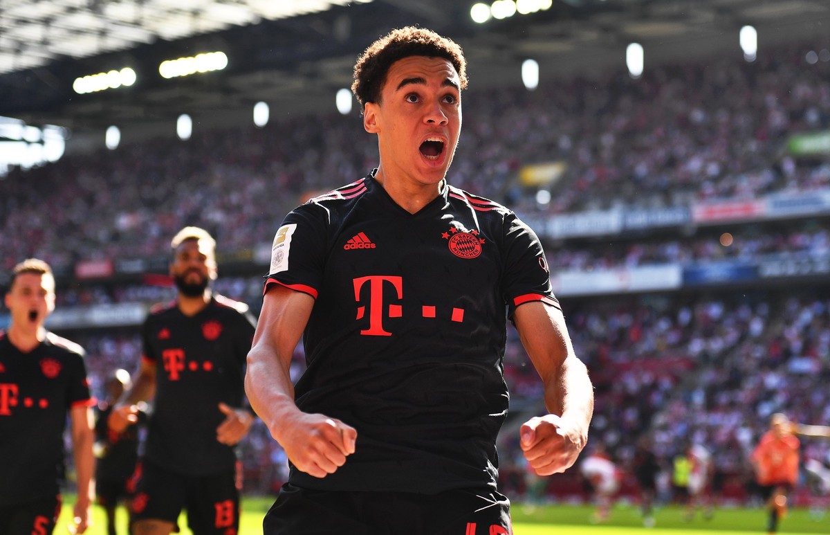 27.05.2023, Nordrhein-Westfalen, Köln: Fußball: Bundesliga, 1. FC Köln - Bayern München, 34. Spieltag, RheinEnergieStadion. Bayerns Jamal Musiala jubelt nach seinem Treffer zum 2:1. WICHTIGER HINWEIS: ...