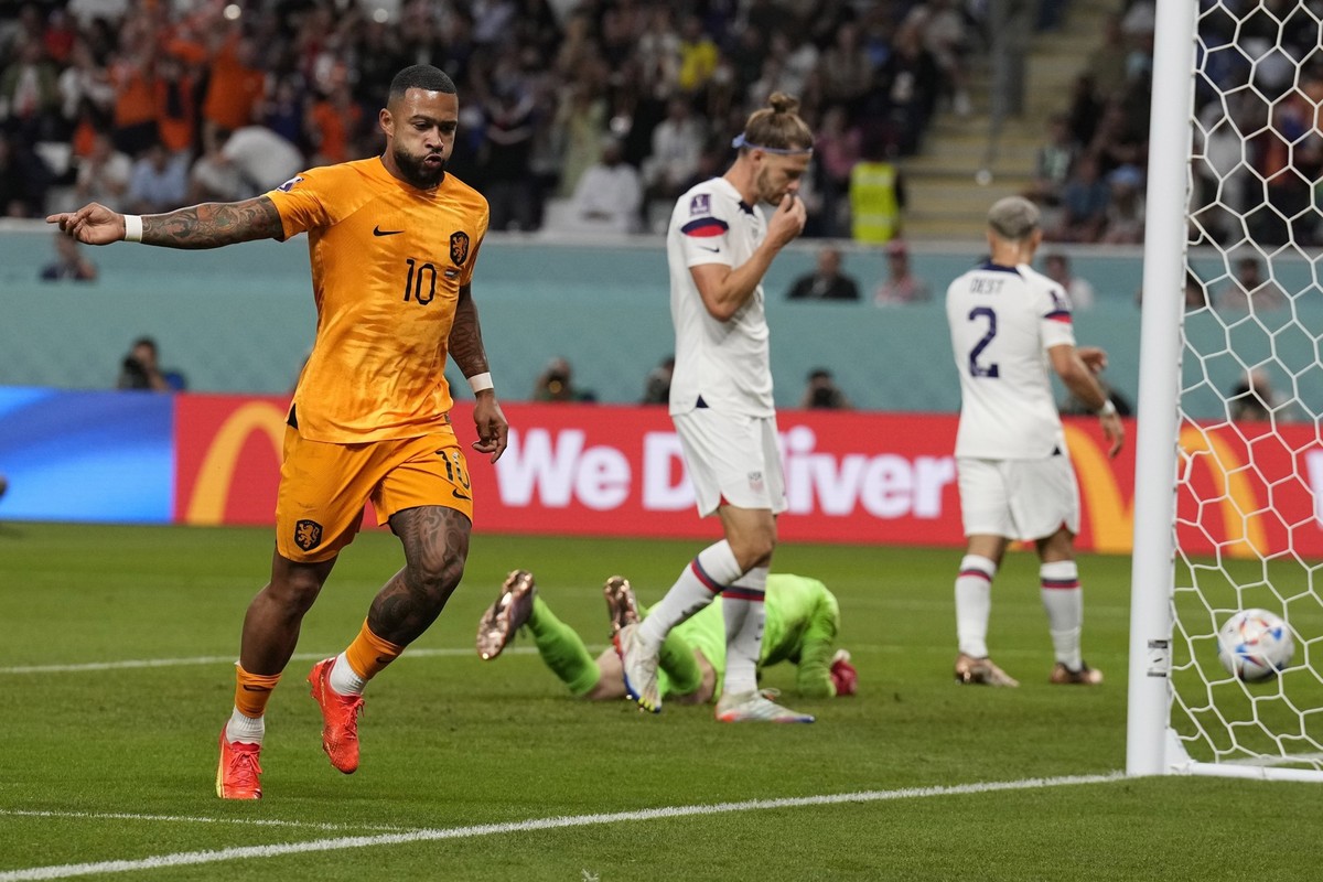 Memphis Depay of the Netherlands celebrates after scoring the opening goal of his team during the World Cup round of 16 soccer match between the Netherlands and the United States, at the Khalifa Inter ...