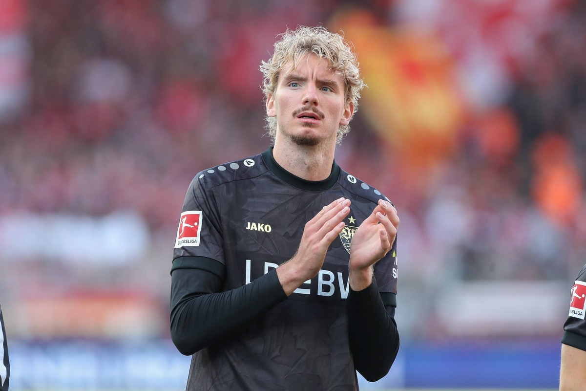 23.08.2025, xtgx, Fussball - 1.Bundesliga Union Berlin - VfB Stuttgart, v.l. Nick Woltemade Stuttgart, 11 enttaeuscht, schaut enttaeuscht, niedergeschlagen, disappointed DFL/DFB REGULATIONS PROHIBIT A ...