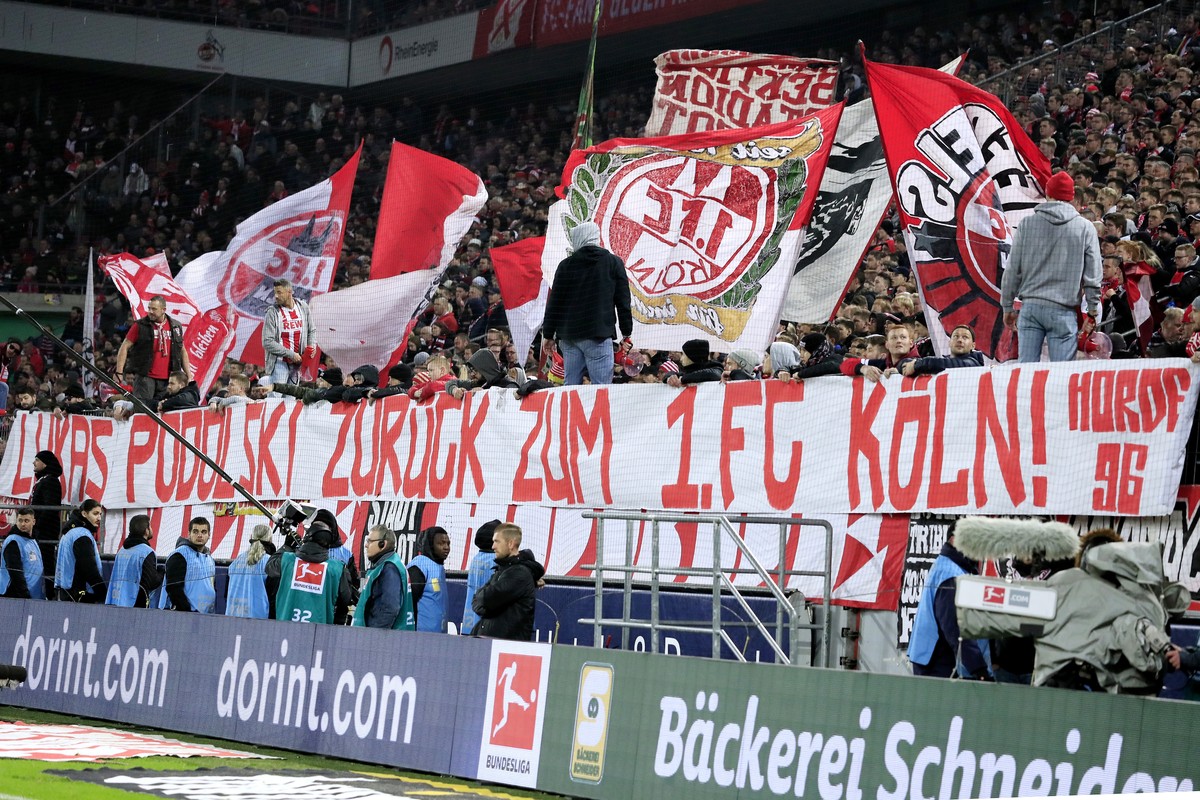 PODOLSKI Lukas Plakat von den FC Koeln Fans DFL Fussball Bundesliga Saison 2019 - 2020 Spiel 1.FC Koeln - FC Augsburg 1 : 1 am 30. 11. 2019 in Koeln DFL REGULATIONS PROHIBIT ANY USE OF PHOTOGRAPHS as  ...