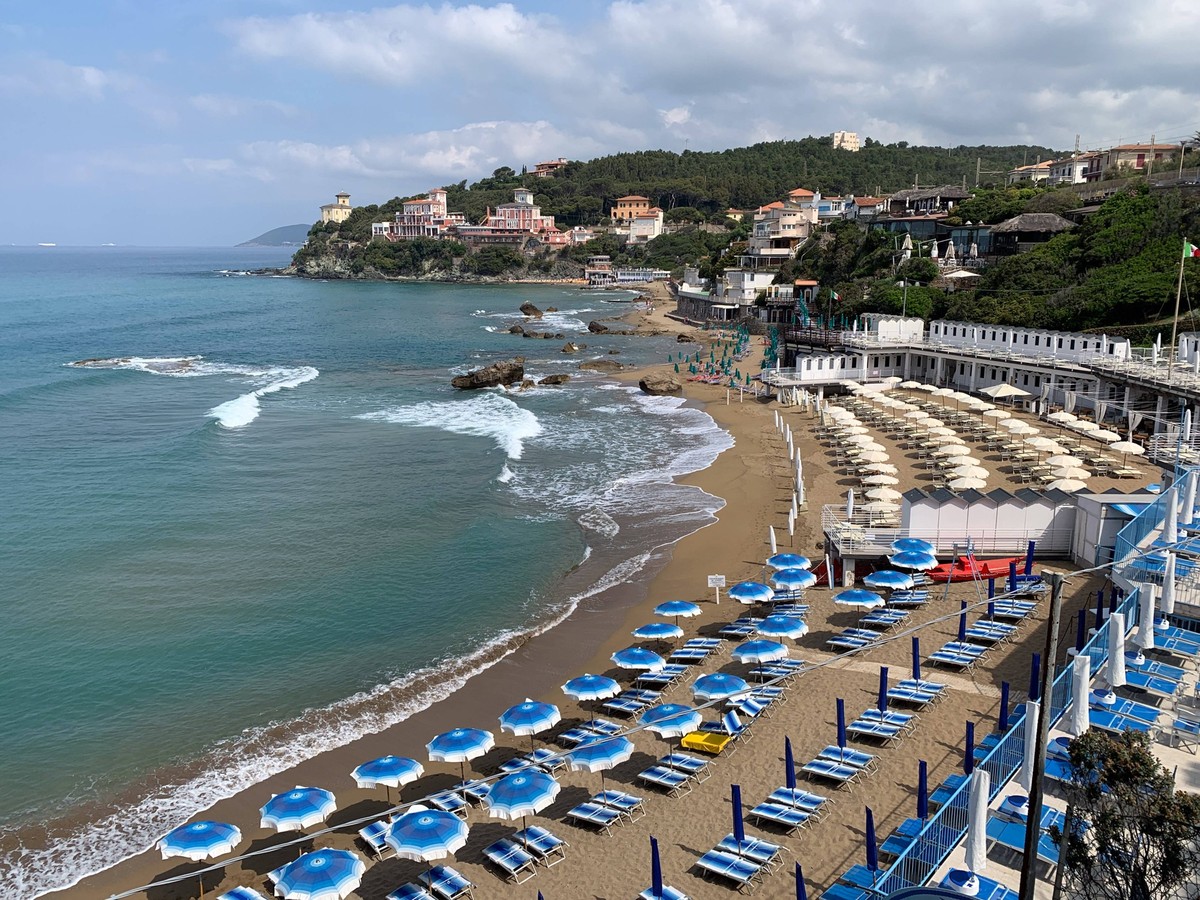 Italien Toskana der Strand von Castiglioncello in der N