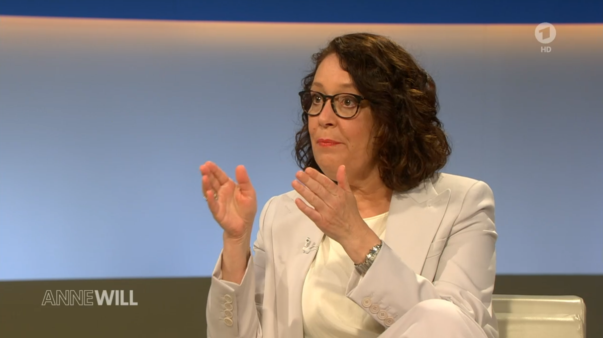 Christina Berndt kritisiert die Öffnung der Impfpriorisierung.