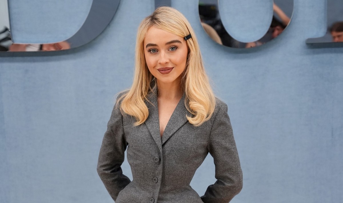 PARIS, FRANCE - JUNE 27: (EDITORIAL USE ONLY - For Non-Editorial use please seek approval from Fashion House) Sabrina Carpenter attends the Dior Homme Menswear Spring/Summer 2026 show as part of Paris ...