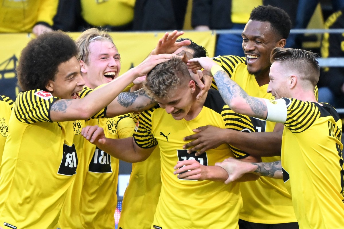 Dortmund, Signal Iduna Park, 16.04.22, GER, Herren, 1.Bundesliga, Saison 2021-2022, Borussia Dortmund - VfL Wolfsburg Bild: Tom Rothe Dortmund macht das Tor zum 1:0 und wird bejubelt Nur fuer journali ...