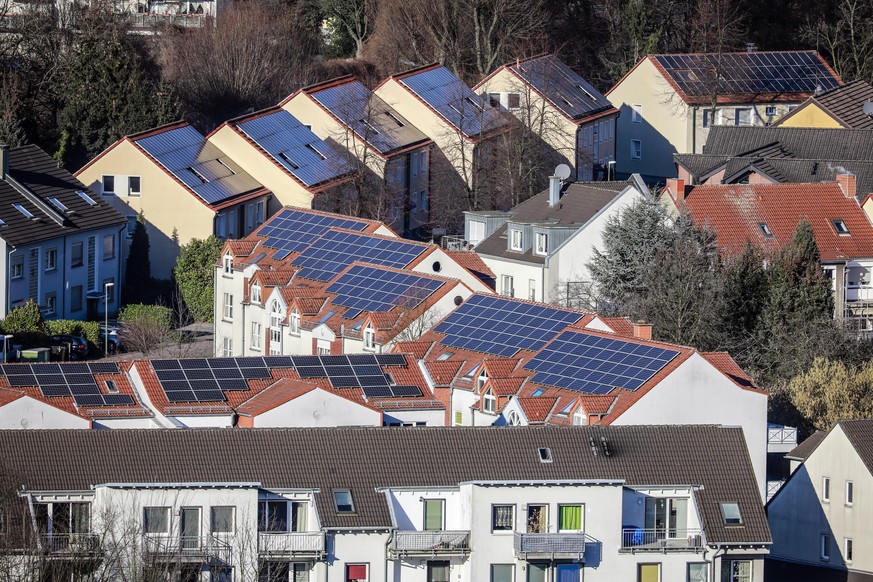 Essen, Ruhrgebiet, Nordrhein-Westfalen, Deutschland - Mehrfamilienhaeuser mit Solardaechern, Solarsiedlung, Wohnsiedlung in Bottrop, Innovation City Ruhr, Modellstadt Bottrop