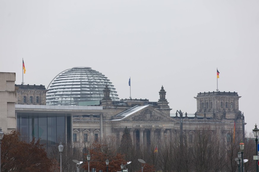 Der Blick auf den Bundestag am 05.12.2023 in Berlin *** The view of the Bundestag on 05 12 2023 in Berlin