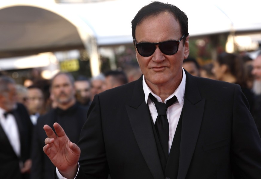 27.05.2023, Frankreich, Cannes: Quentin Tarantino, Regisseur, kommt über den roten Teppich am Abschlussabend des internationalen Festivals. 2023 konkurrieren 21 Filme um die Goldene Palme in Cannes. A ...
