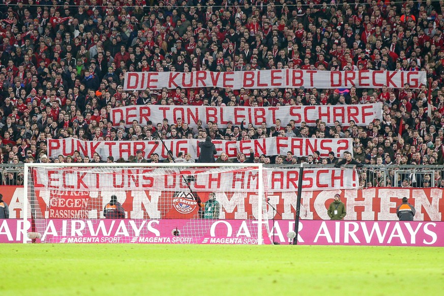 Fans (FC Bayern Muenchen) mit Spruchband, Botschaft, FC Bayern Muenchen vs. FC Schalke 04, Fussball, 1.Bundesliga, 09.02.2019, DFB regulations prohibit any use of photographs as image sequences and/or ...