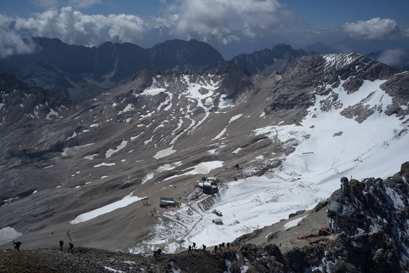 Zugspitze, Zugspitzbahn, Grainau. 08.08.2020 Im Bild: Schneeferner Gletscher *** Zugspitze, Zugspitzbahn, Grainau 08 08 2020 In the picture Schneeferner Gletscher