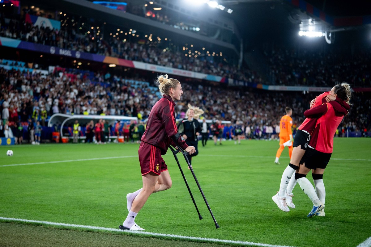 Sarai Linder Deutschland, 02, Giovanna Hoffmann Deutschland, 18 jubeln ueber den Sieg im Elfmeterschie�en und den Einzug in das Halbfinale, SUI, Frankreich vs Deutschland, Fussball, UEFA Womens Euro 2 ...
