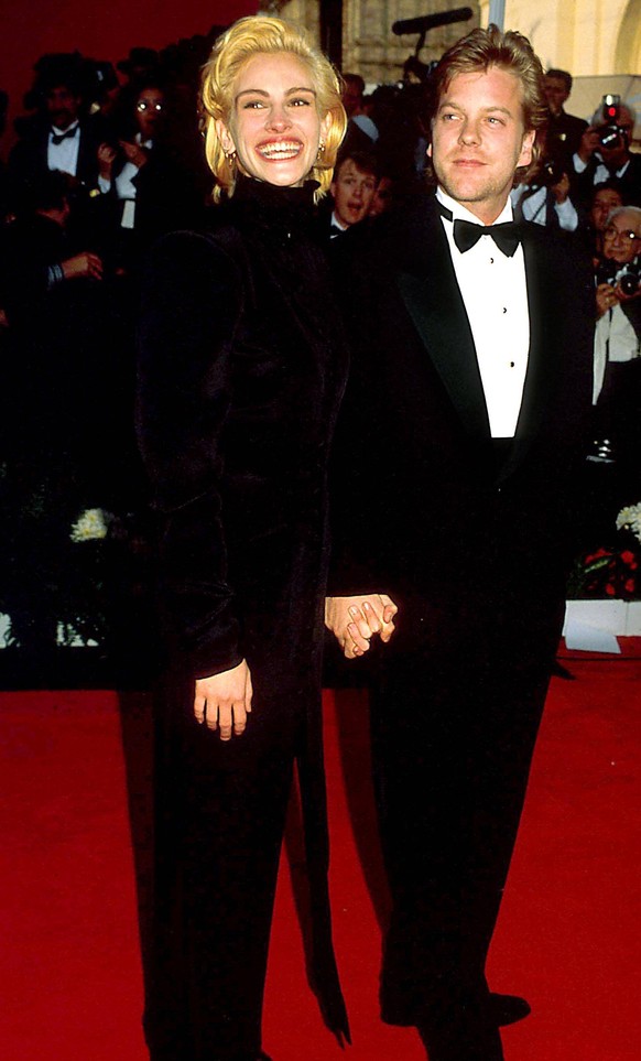 Jan. 1, 2011 - I5836.JULIA ROBERTS .KEIFER SUTHERLAND.ACADEMY AWARDS 1990.OSCARS. PUBLICATIONxINxGERxSUIxAUTxONLY - ZUMAg49_

Jan 1 2011 Juliet Roberts Keifer Sutherland Academy Awards 1990 Oscars PUB ...