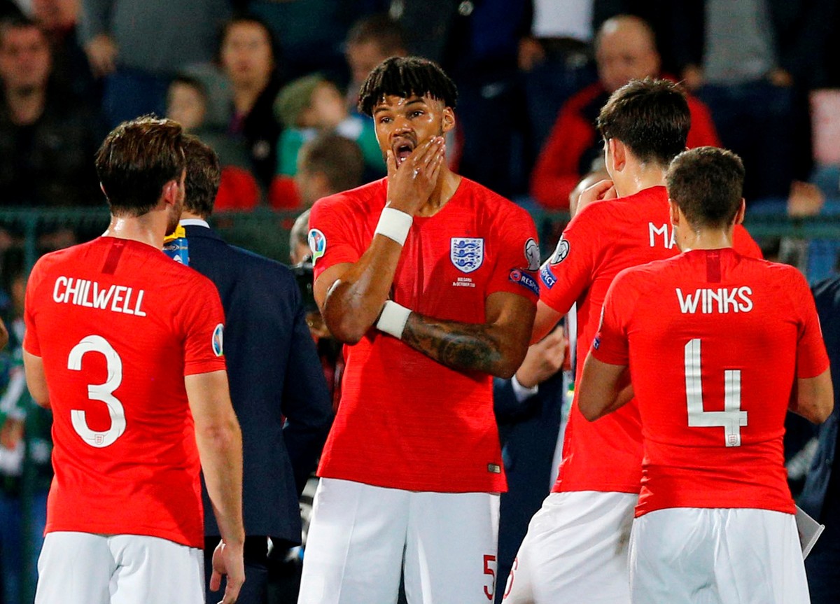 Soccer Football - Euro 2020 Qualifier - Group A - Bulgaria v England - Vasil Levski National Stadium, Sofia, Bulgaria - October 14, 2019 England&#039;s Tyrone Mings and teammates as the match is tempo ...