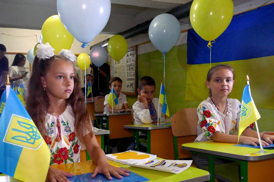 Knowledge Day in Odesa ODESA, UKRAINE - SEPTEMBER 1, 2022 - Children displaced by the war sit at the desks decorated with balloons during a celebration organised by volunteers in a bomb shelter on Kno ...