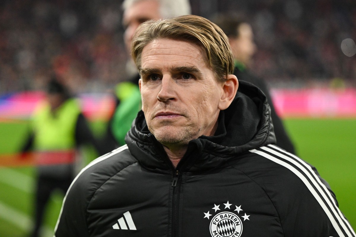 17.12.2023, Bayern, M�nchen: Fu�ball: Bundesliga, Bayern M�nchen - VfB Stuttgart, 15. Spieltag, Allianz Arena. M�nchens Sportdirektor Christoph Freund kommt vor dem Spiel ins Stadion.WICHTIGER HINWEIS ...