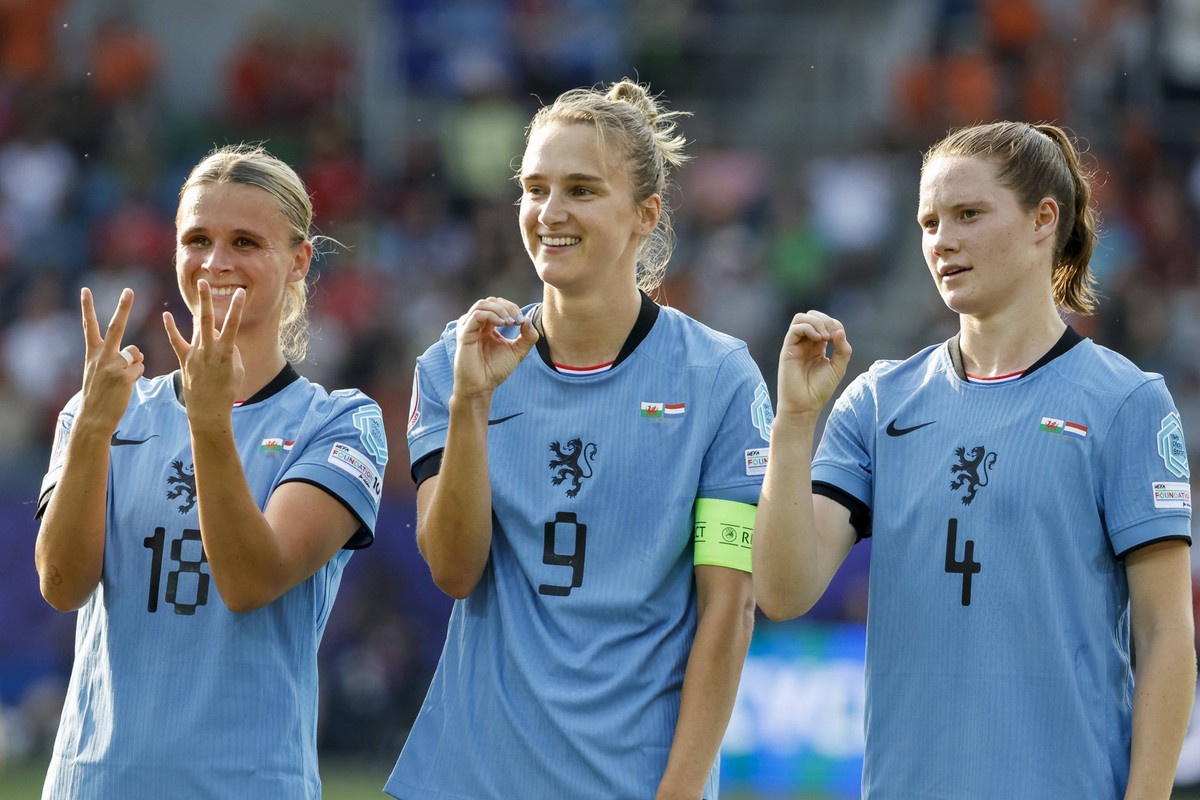 Torjubel Niederlande beim 0:1 durch Vivianne Miedema Niederlande, 09 mit Kerstin Casparij Niederlande, 18 und Veerle Buurman Niederlande, 04 , Schweiz, Fussball, UEFA , Europa Meisterschaft Frauen, Gr ...