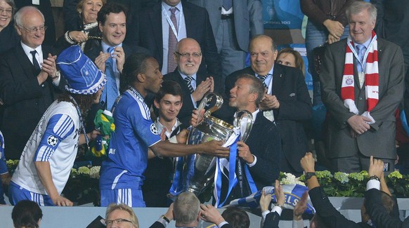 Chelsea's Didier Drogba and club owner Roman Abramovich (C-R) celebrate with the trophy after the UEFA Champions League soccer final between FC Bayern Munich and FC Chelsea at Fußball Arena München in ...