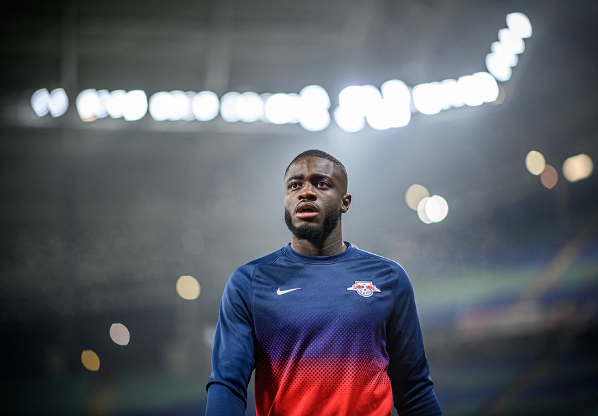 Leipzigs Dayot Upamecano bei der Erwaermung / RB Leipzig - Borussia Dortmund 1:3 / 9. Januar 2021: Leipzig, Red Bull Arena / Fussball 1. Bundesliga, 15. Spieltag. RB Leipzig - Borussia Dortmund 1:3 ** ...