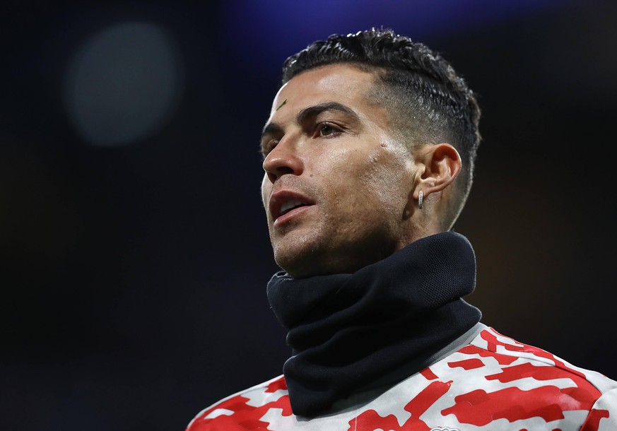 London, England, 28th November 2021. Cristiano Ronaldo of Manchester United, ManU warms up ahead of the Premier League match at Stamford Bridge, London. Picture credit should read: Paul Terry / Sporti ...