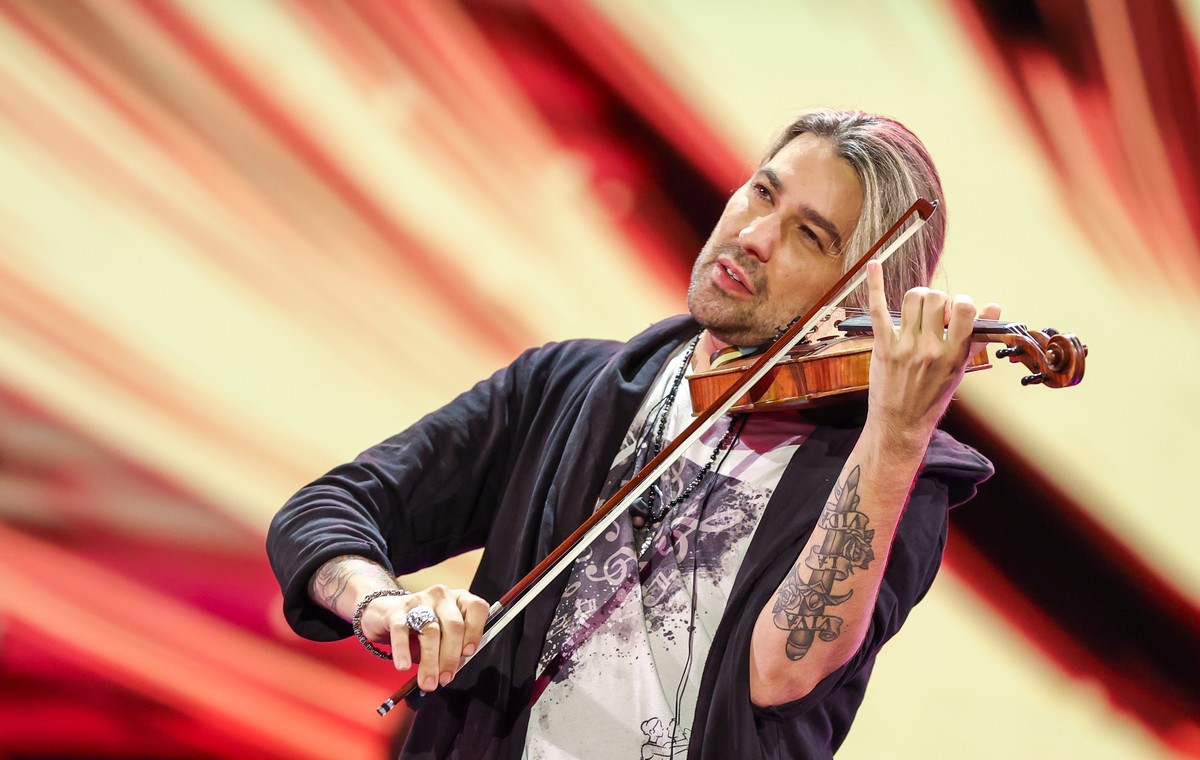 ARCHIV - 06.08.2020, Sachsen, Leipzig: Der deutsche Geiger David Garrett spielt in der Roland-Kaiser-Show mit dem Titel &quot;Liebe kann uns retten&quot;. (zu dpa &quot;Geiger David Garrett: Wir Künst ...