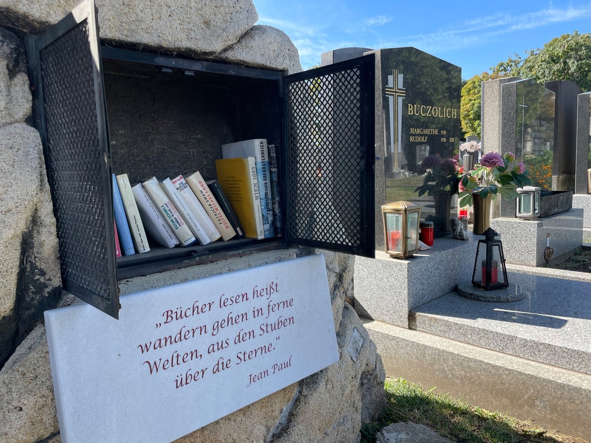 Auch gebrauchte Bücher gibt es auf dem Wiener Friedhof.