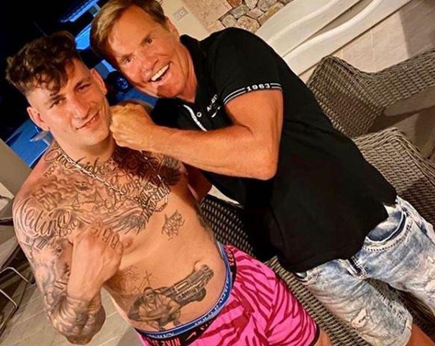 Gzuz (l.) und Dieter Bohlen: Der Poptitan posiert mit dem Rapper auf einer Party.