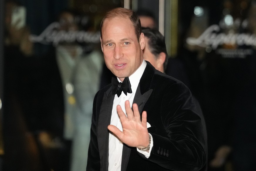 07.02.2024, Großbritannien, London: William, Prinz von Wales, winkt den Medien zu, als er zur Wohltätigkeitsgala der London Air Ambulance eintrifft. Foto: Kirsty Wigglesworth/AP/dpa +++ dpa-Bildfunk + ...