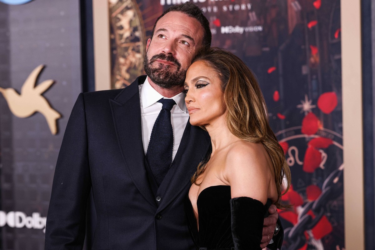 Los Angeles Premiere Of Amazon MGM Studios This Is Me...Now: A Love Story HOLLYWOOD, LOS ANGELES, CALIFORNIA, USA - FEBRUARY 13: Ben Affleck and wife Jennifer Lopez JLo wearing a Zuhair Murad Couture  ...