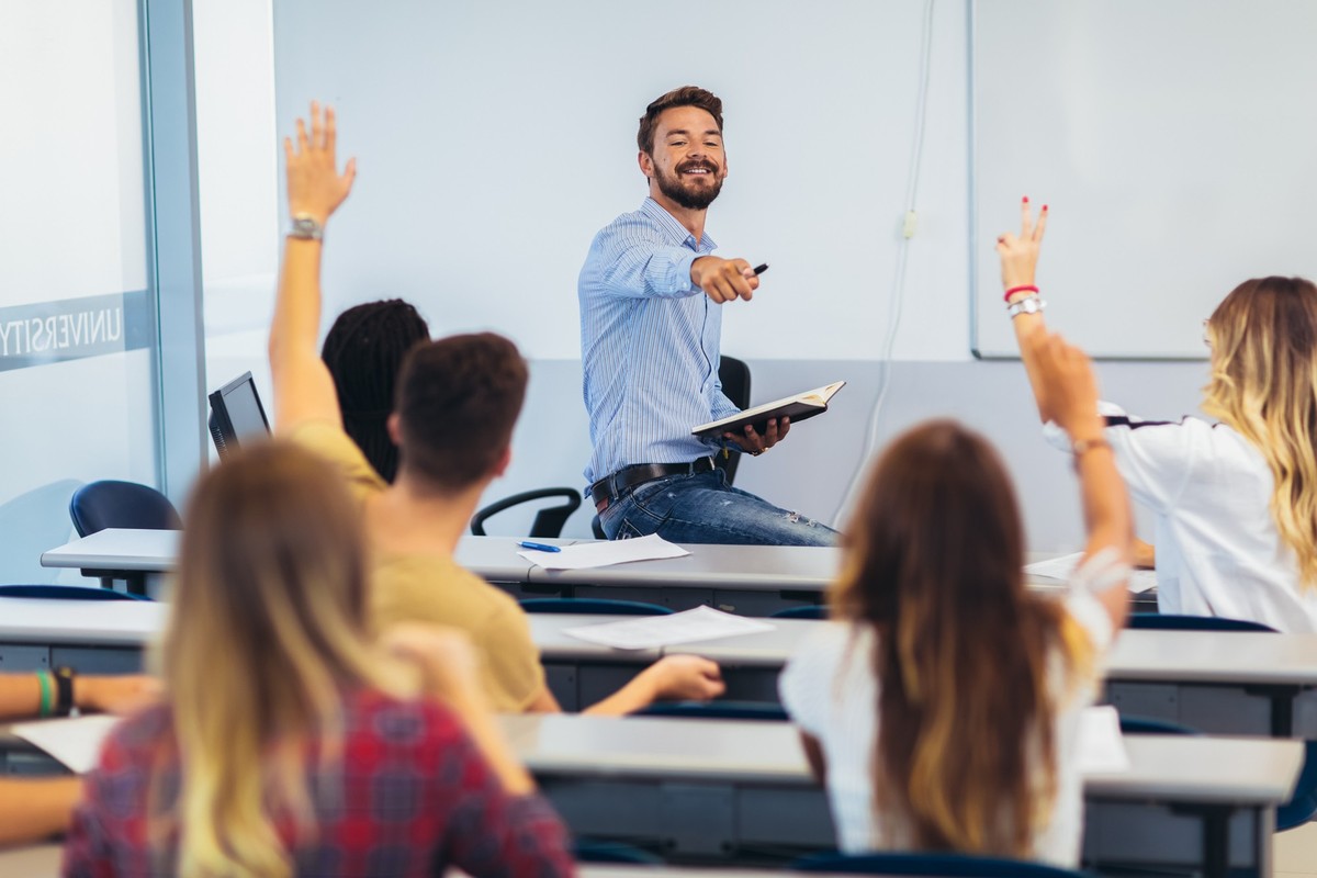 In Willkommensklassen dürfen auch Menschen ohne Lehramtsstudium unterrichten.