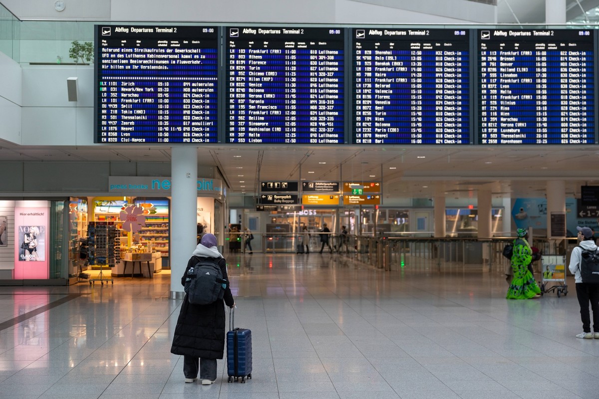 Streik der Flugbegleiter Gewerkschaft UFO am Flughafen M�nchen Die Gewerkschaft des Kabinenpersonals streikt am 13.03.2024 am M�nchener Franz-Josef-Strau� Flughafen von 4 Uhr bis 23 Uhr bei den Flugge ...