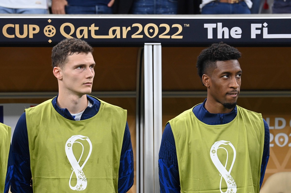 Fussball, Herren, Saison 2022/23, WM in Katar, Finale, Argentinien - Frankreich im Lusail Iconic Stadium in Lusail, v. l. Benjamin Pavard Frankreich, Kingsley Coman Frankreich, 18.12. 2022, *** Footba ...