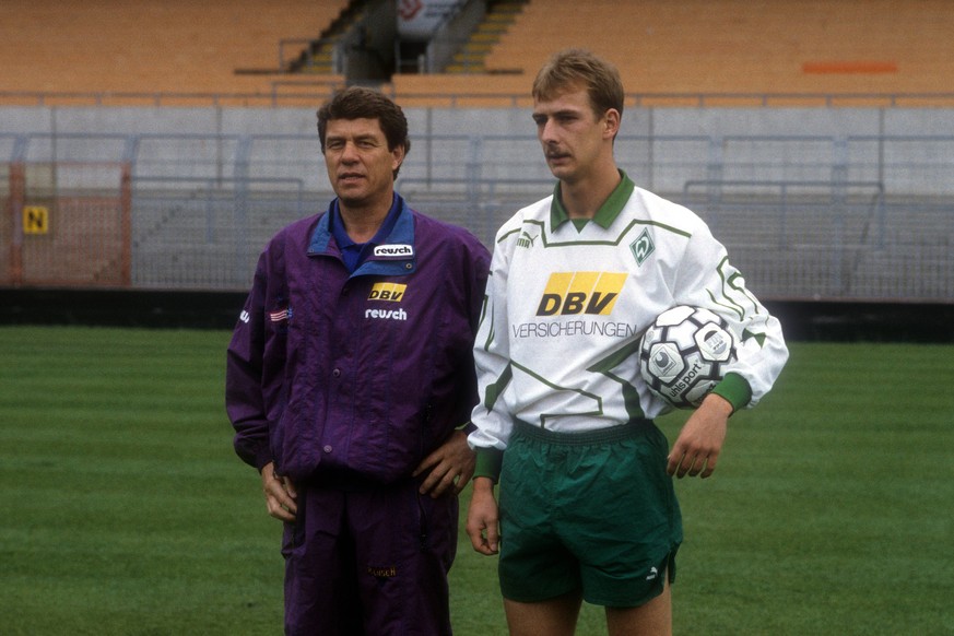 Trainer Otto Rehhagel und Neuzugang Mario Basler (beide SV Werder Bremen)

team manager Otto Rehhagel and Newcomer Mario Basler both SV Werder Bremen