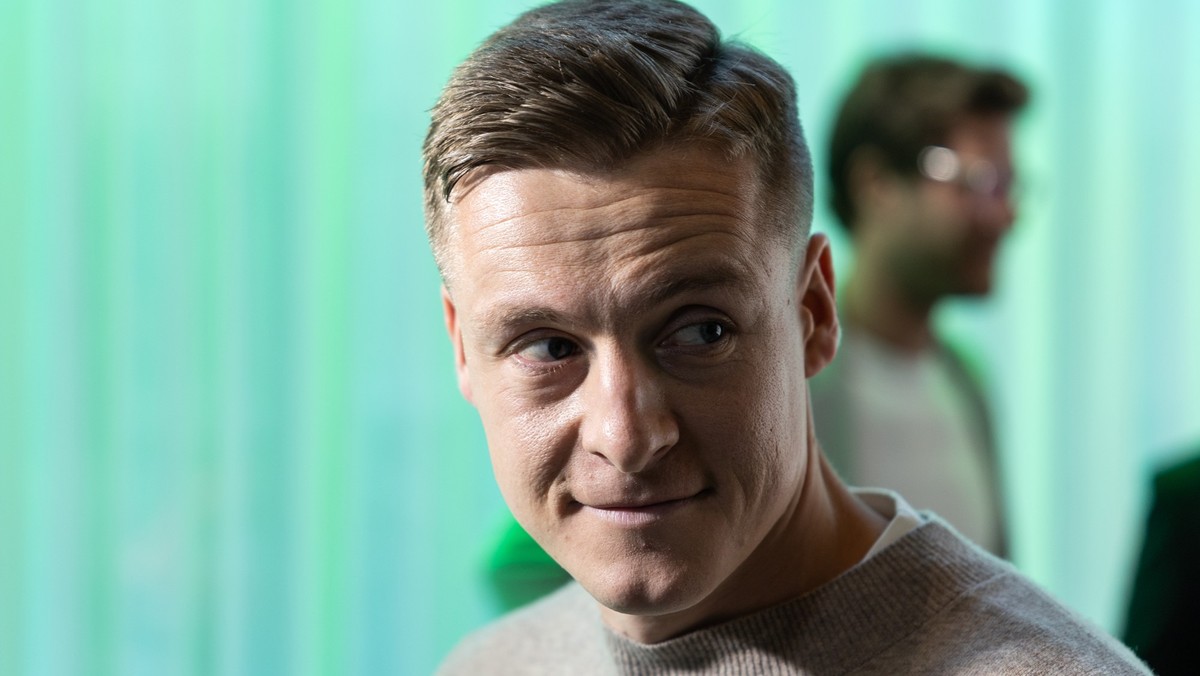 ARCHIV - 22.04.2024, Berlin: Felix Kroos, ehemaliger Profifußballer, nimmt an der Veranstaltung teil. Die DFB-Stiftung verleiht am Abend die Sepp-Herberger-Awards. Felix Kroos äußert sich wieder mal z ...