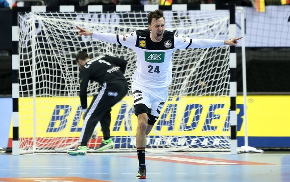 Patrick Groetzki (Deutschland) rennt jubelnd nach seinem Treffer ueber das Spielfeld beim Spiel Deutschland gegen Frankreich der Handball- WM 2019 der Maenner am 15.01.2019 in der Mercedes-Benz Arena  ...