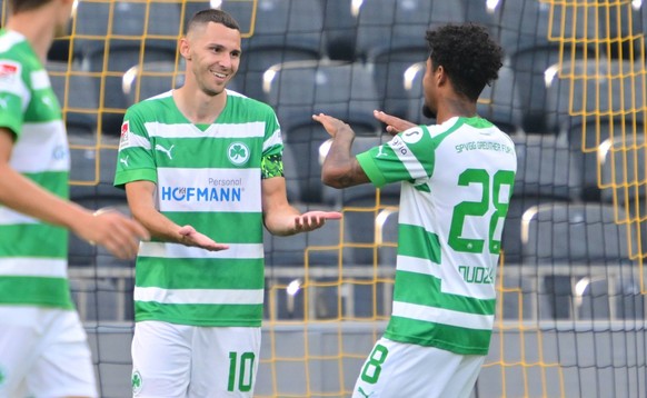 Branimir Hrgota (M.) freut sich über seinen Treffer zum 1:1 im Freundschaftsspiel gegen die Young Boys Bern.