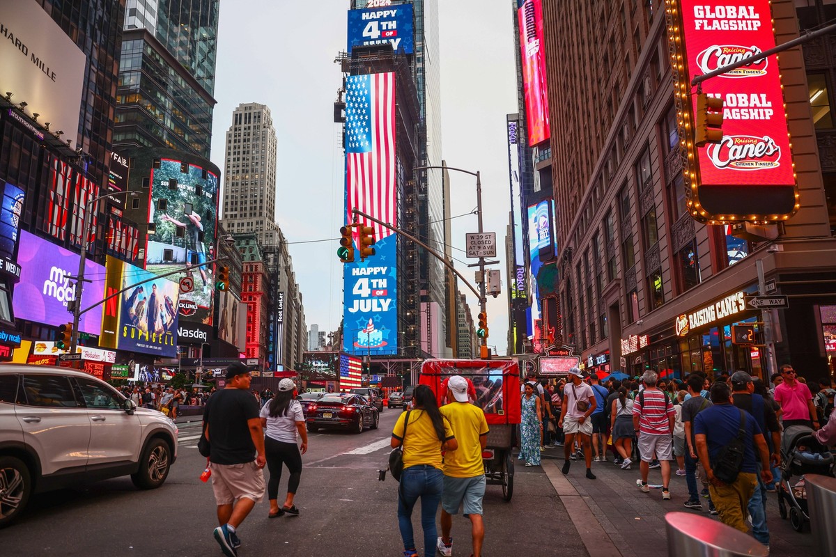 Independence Day In New York Times Square on Independence Day In New York, United States on America on July 4th, 2024. New York United States PUBLICATIONxNOTxINxFRA Copyright: xBeataxZawrzelx original ...