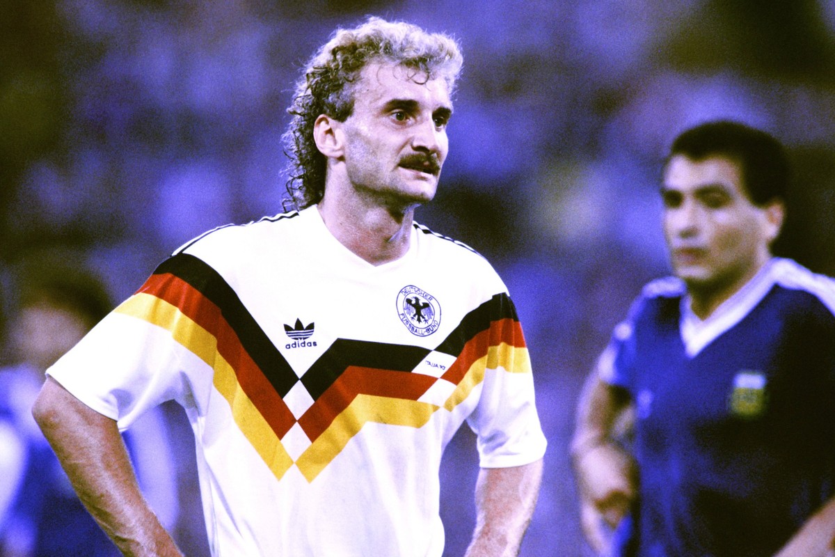 VOELLER Rudi Team Deutschland Team Deutschland Weltmeister FIFA Fussball Weltmeisterschaften 1990 in Italien Finale Deutschland - Argentinien 1 : 0 am 08.07. 1990 in Rom *** VOELLER Rudi Team Germany  ...