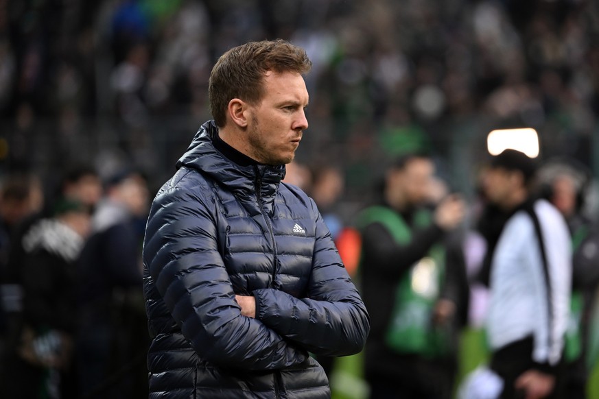 ARCHIV - 18.02.2023, Nordrhein-Westfalen, Mönchengladbach: Fußball: Bundesliga, Borussia Mönchengladbach - Bayern München, 21. Spieltag, Stadion im Borussia-Park: Bayerns Trainer Julian Nagelsmann ste ...