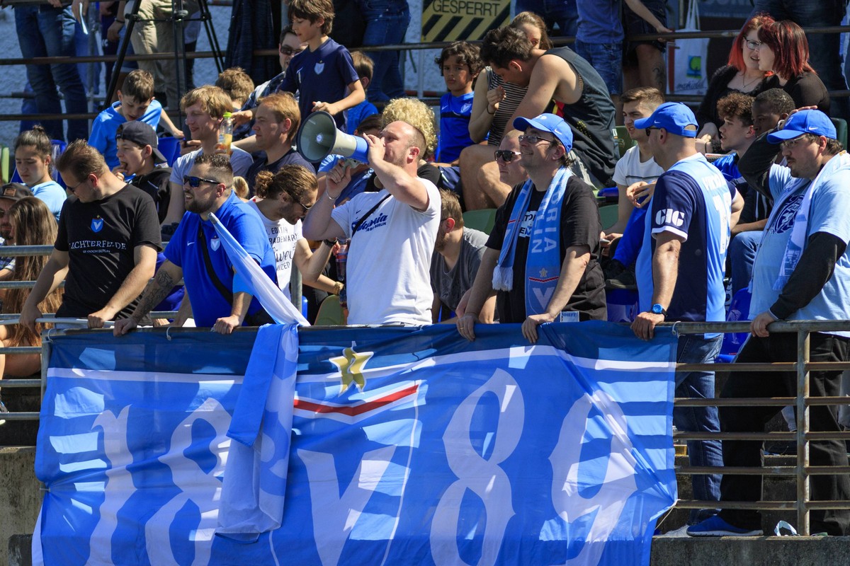 In der vergangenen Saison bei Spiel gegen den Meister aus Cottbus: Einige Viktoria-Fans.