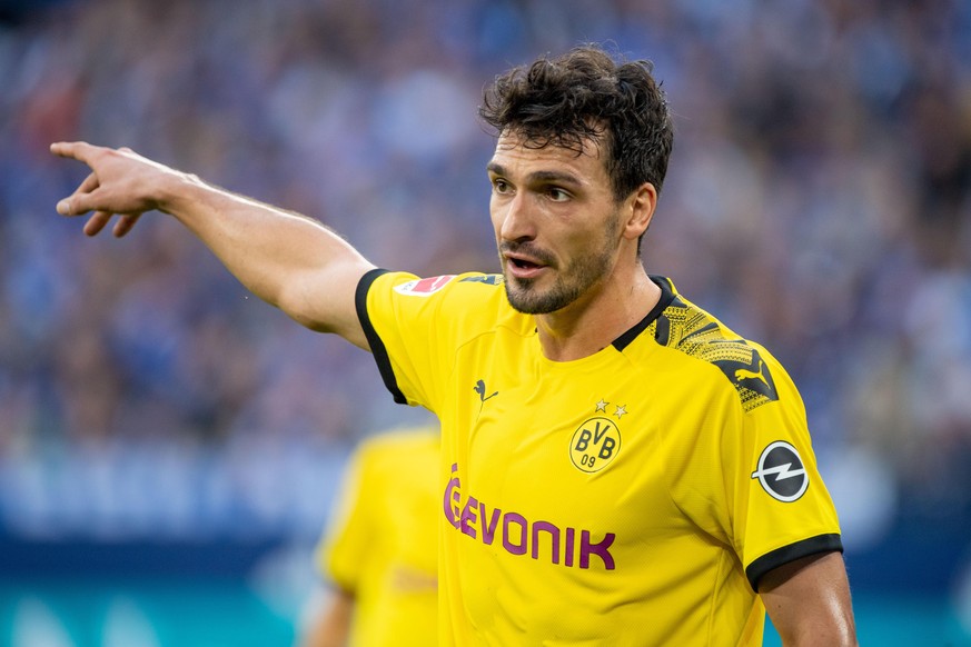 Mats HUMMELS DO zeigt nach vorne, zeigend, Gestik, Geste, Brustbild, Fussball 1. Bundesliga, 9. Spieltag, FC Schalke 04 GE - Borussia Dortmund DO 0:0, am 26.10.2019 in Gelsenkirchen/ Deutschland. ***  ...