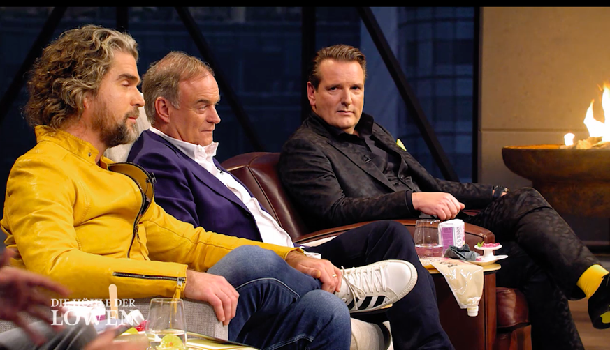 Die Löwen Ralf Dümmel (rechts) und Nils Glasgau (links) wollen beide ein Stück vom Kuchen bei Back&#039;o&#039;Funny.