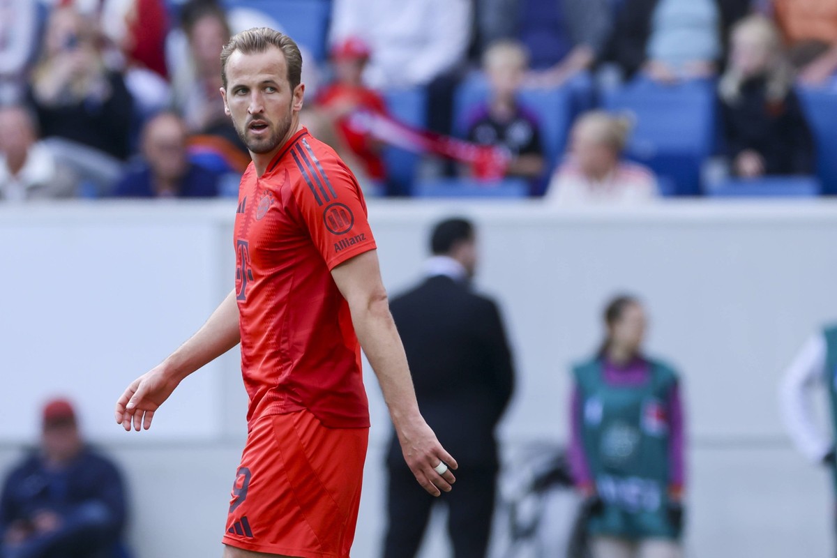 Harry Kane FC Bayern Muenchen schaut, Bundesliga, TSG 1899 Hoffenheim v FC Bayern M�nchen, PreZero-Arena am 17. May 2025 in Sinsheim, Deutschland. Foto von Marco Steinbrenner/DeFodi Images Harry Kane  ...